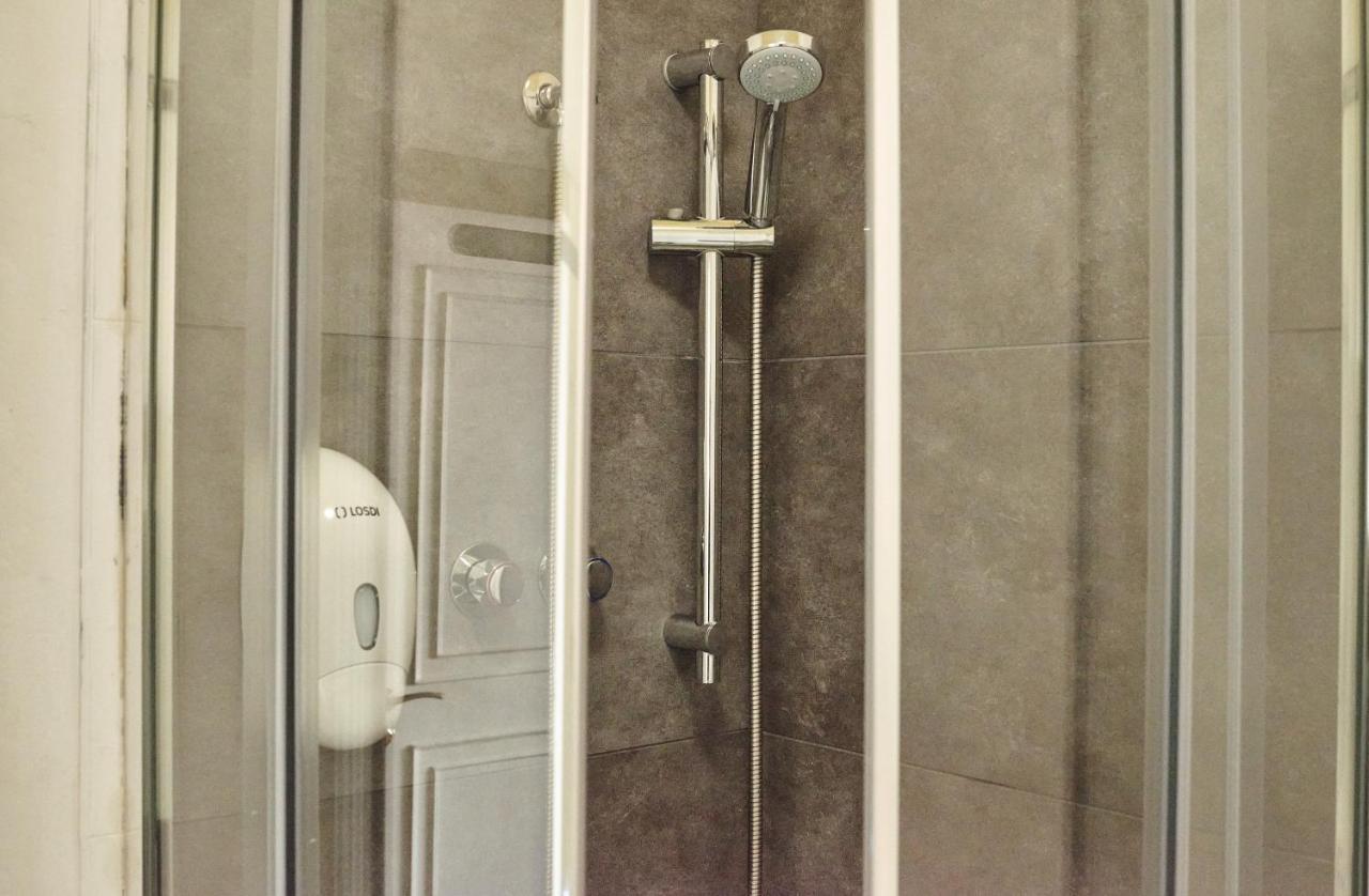 Ljmonade Hostal *