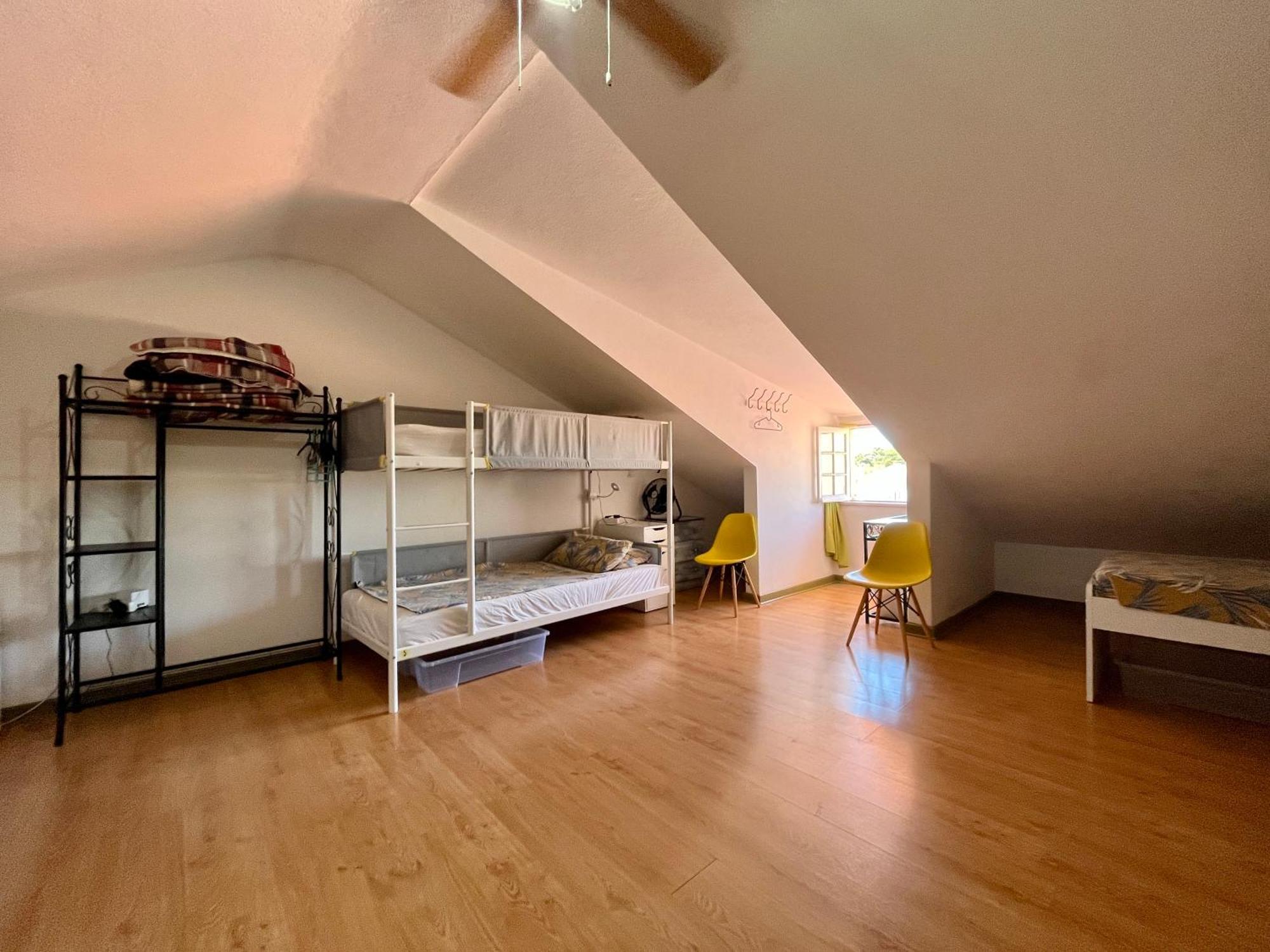 Hostal Ljmonade *